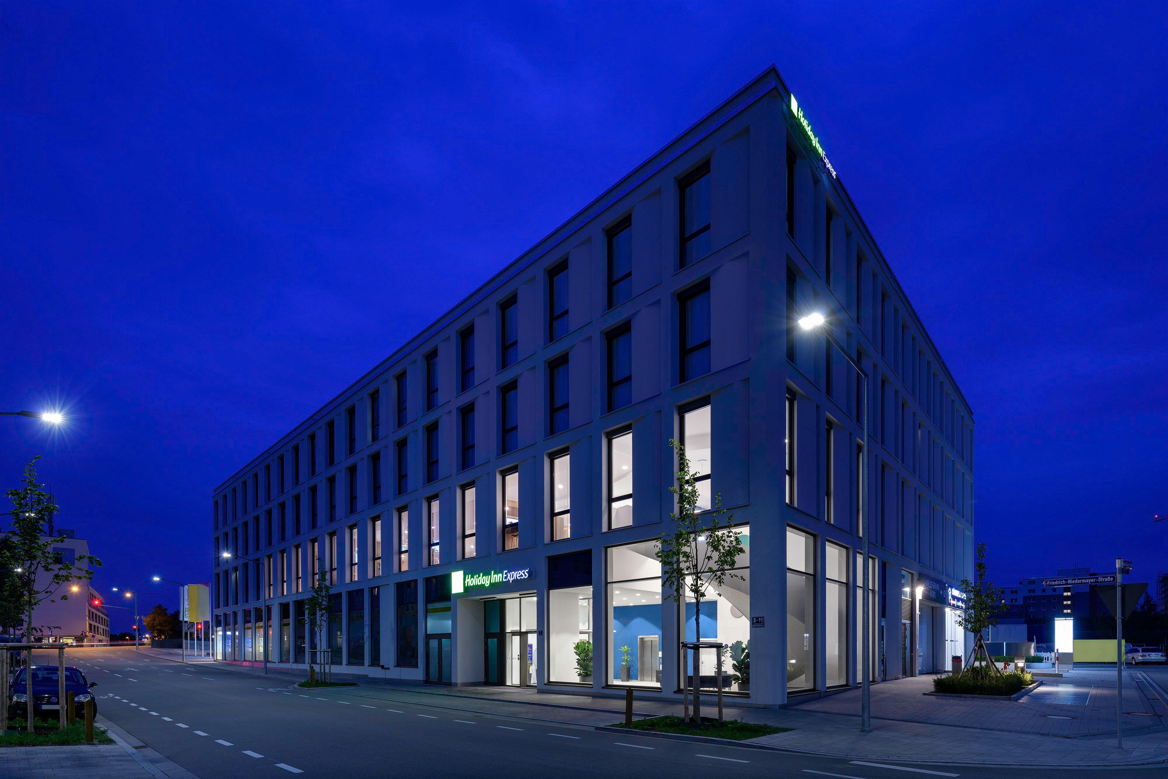 Holiday Inn Express - Regensburg By Ihg Exterior photo